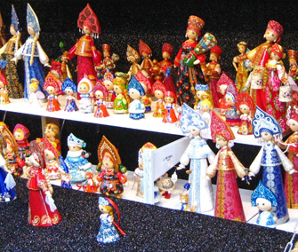 paris-christmas-market-balinese-figurines
