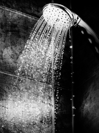 ParisUpdate-FondationCartier-DAIDO-MORIYAMA-shower