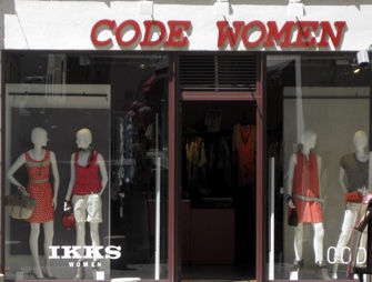 ParisUpdate-CestIronique-ShopSigns-CodeWomen