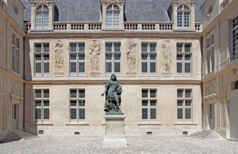 ParisUpdate-MuseeCarnavalet-LeMaraisenHeritage-courtyard