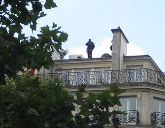 bastille-day-parade-paris-guy-on-roof