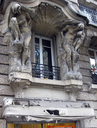 Paris Update Puking Statues