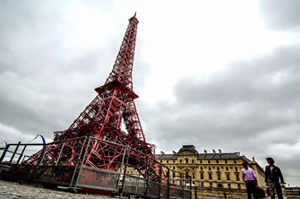 Paris Update-EiffelTowerChair