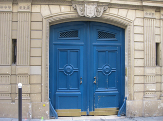 ParisUpdate-CestIronique-5-Door-tiny-Windows