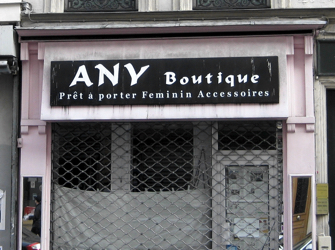 I want a name that will make my shop stand out, a name that says, “There’s no other boutique like this one in all of Paris!” Oh! I’ve got it!