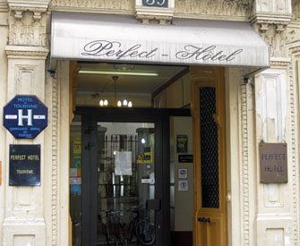 Paris Update Shop Signs Perfect-hotel
