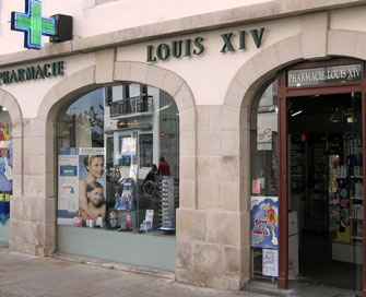 Paris Update Shop Signs Pharmacie Louis XIV