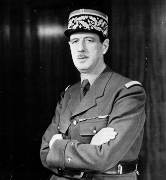 ParisUpdate-Churchill-deGaulle-MuseedelArmee-10 se montrer de Gaulle par Howard Coster 1940.2