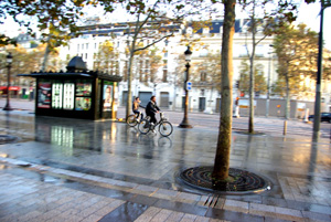 bikes-on-champs-elysees