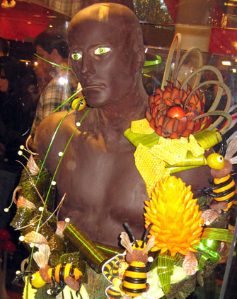 Paris Update Salon du Chocolat 20-Staring-Man-Sculpture