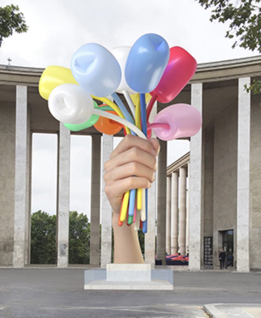 Paris "Bouquet of Tulips," by Jeff Koons © Jeff Koons 2016