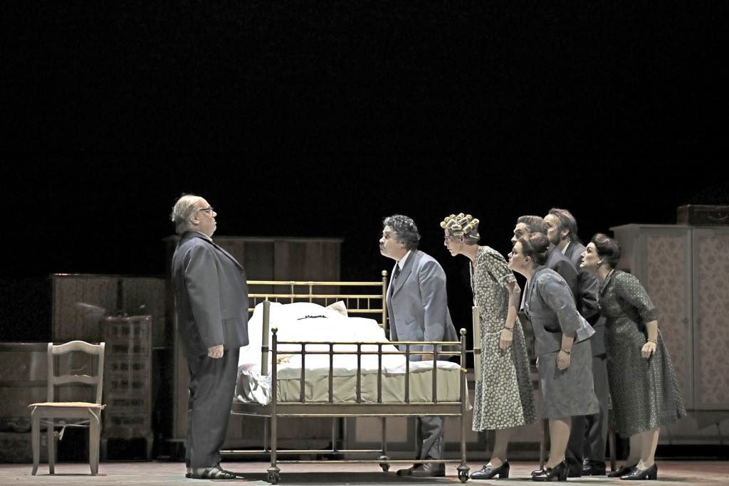 A scene from Puccini’s "Gianni Schicchi." © Svetlana Loboff – Opéra National de Paris
