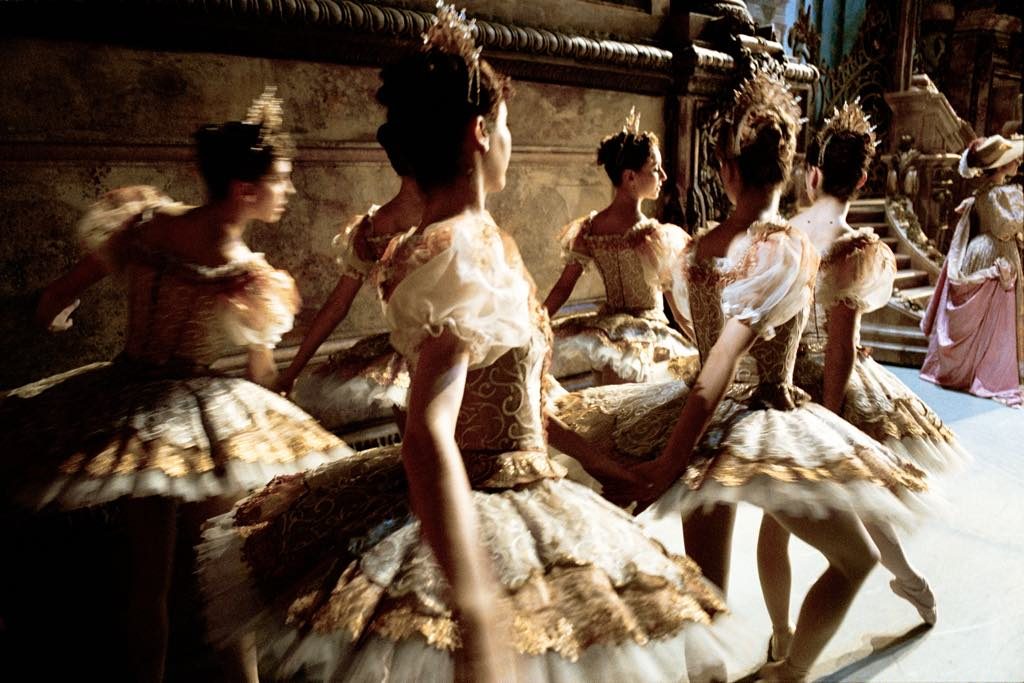 Dancers waiting in the wings during a performance of Rudolf Nureyev’s "Sleeping Beauty" at the Paris Opera in 2014. © Gérard Uféras