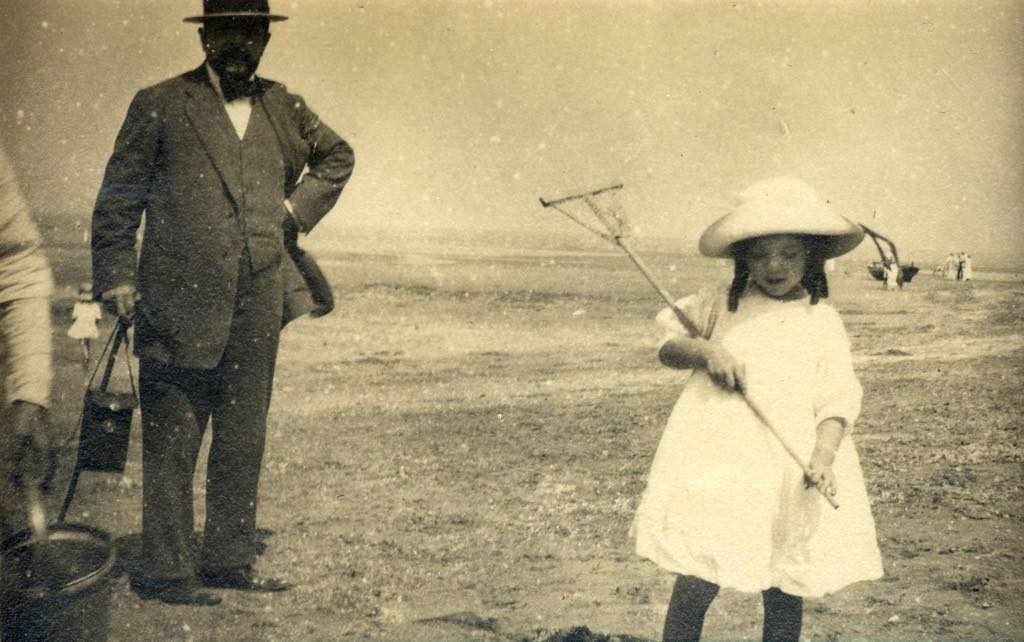 Debussy at the Beach, Debussy à la Plage, Saint Germain en Laye