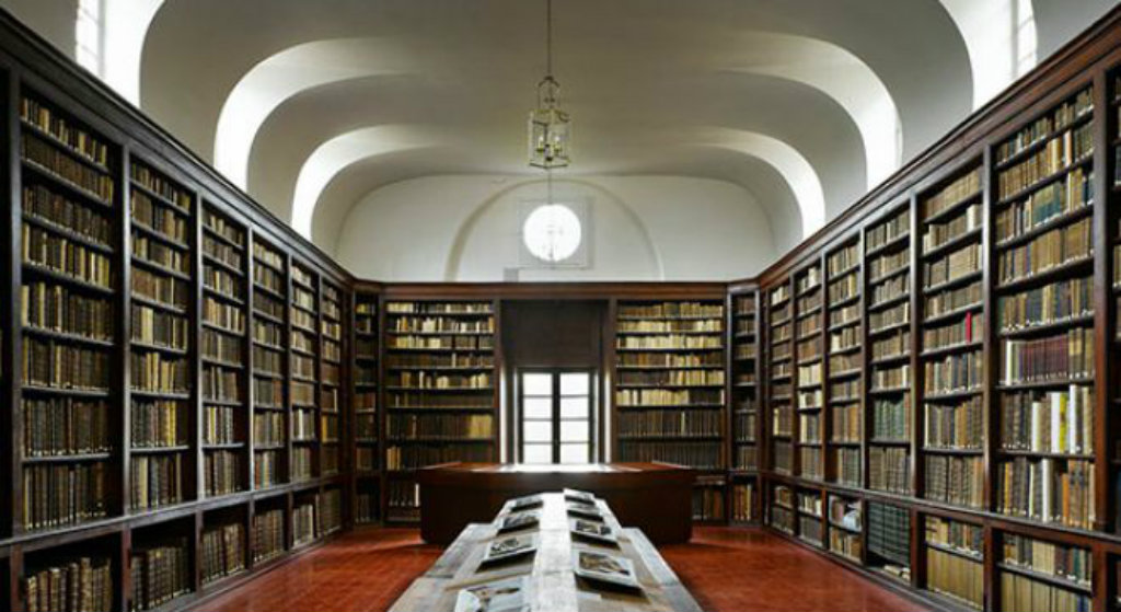 The Irish Cultural Center’s library.