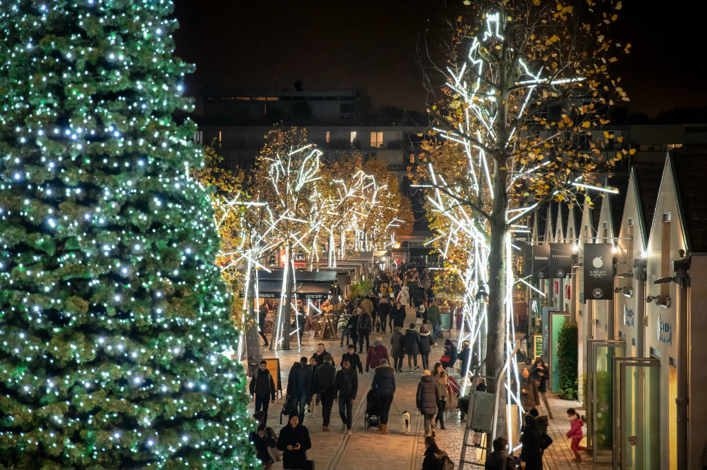 Christmas lights at Bercy Village.