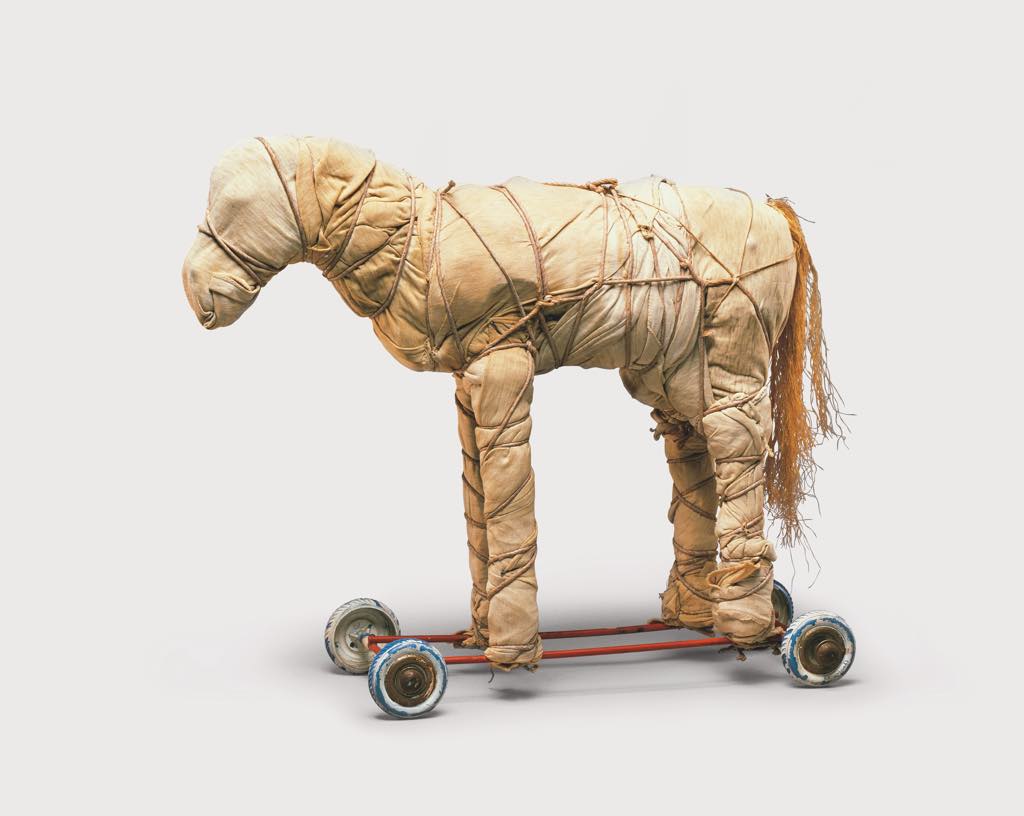 "Wrapped Toy Horse" © Christo 1963 Photo © Dirk Bakker