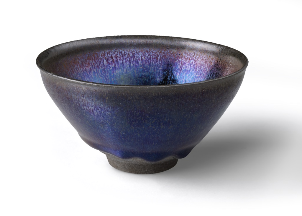A bowl by Jean Girel (2018). Musée des Arts Décoratifs, Paris Don T. K. Ngiam, 2019