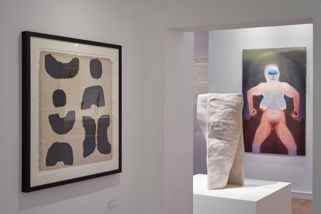 Exhibition view, with Miriam Cahn’s “Kriegerin” (“Warrior”) on the right. © Raphaël Chipault