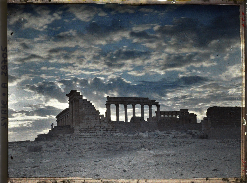 The Temple of Bel in Palymyra, Syria (1921), by Frédéric Gadmer, © Département des Hauts-de-Seine/Musée Départemental Albert-Kahn, Collection Archives de la Planète.