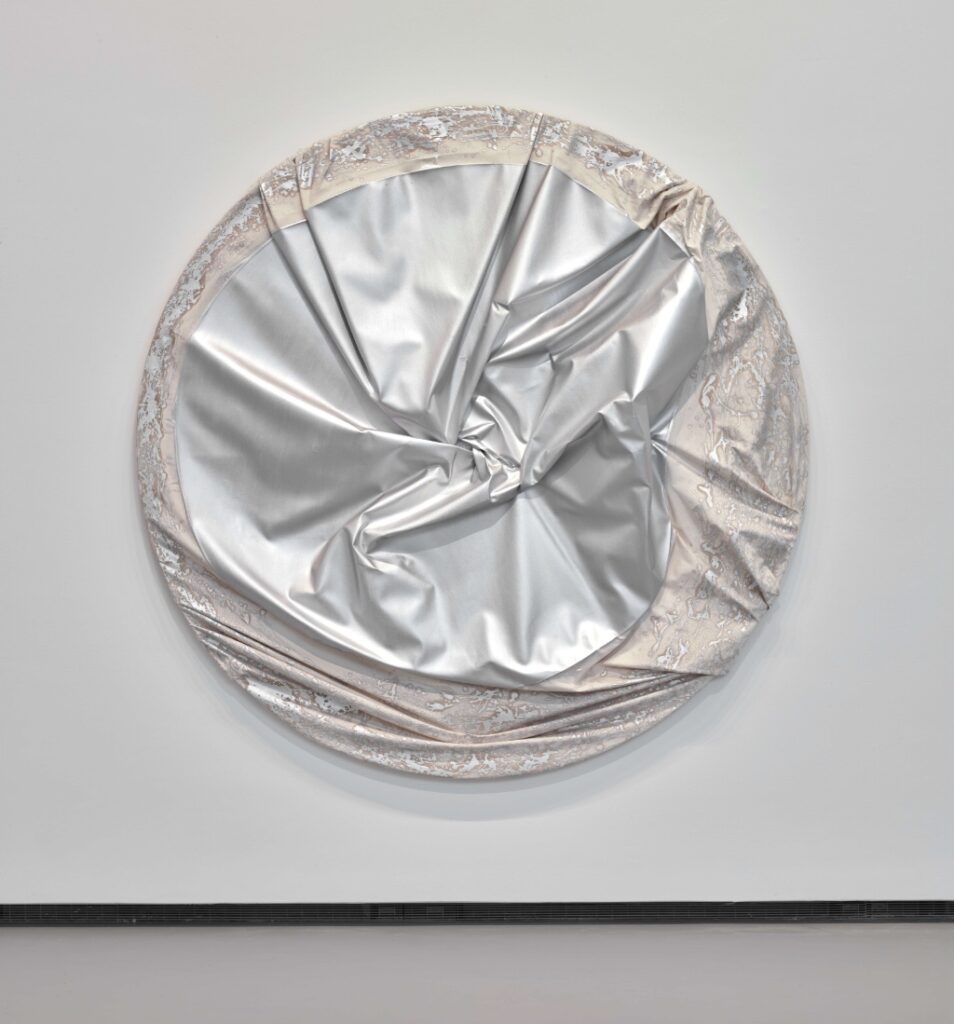 "Cyclotron" 2002), by Steven Parrino. Courtesy the Family Estate and Gagosian Gallery. © The Steven Parrino Estate © Fondation Louis Vuitton/Marc Domage