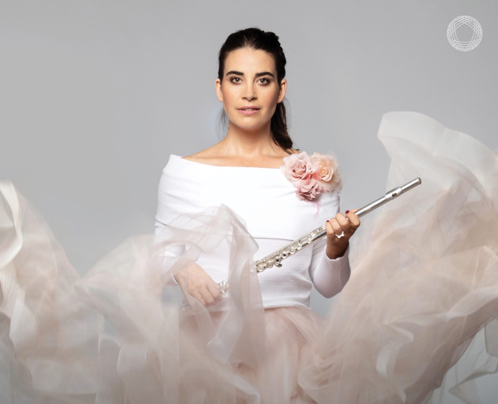 The cover photo from Australian flautist Ana de la Vega’s new album My Paris.