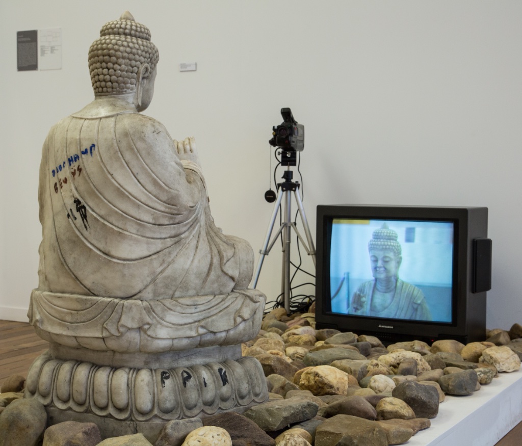 "TV-Buddha Duchamp-Beuys" (1989), by Nam June Paik, Gino Di Maggio Collection. © Fondation du Doute–Ville de Blois
