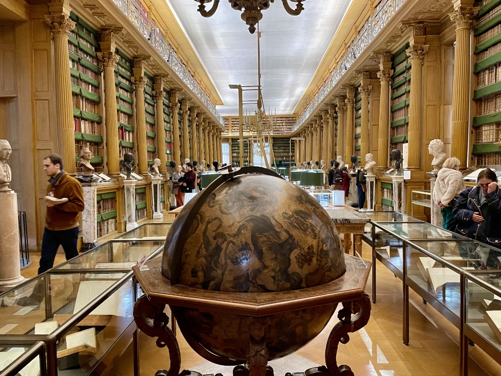 A view of one of the reading rooms in the Blbliothèque Mazarine.