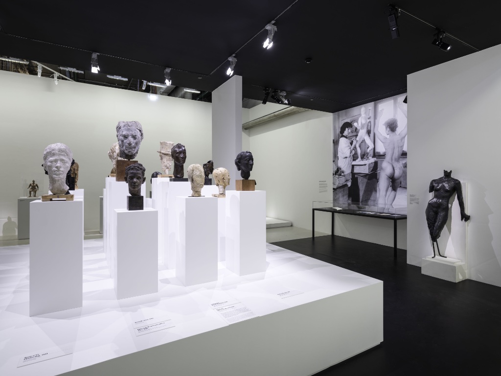 Exhibition view, with group of busts. © Centre Pompidou, Hélène Mauri