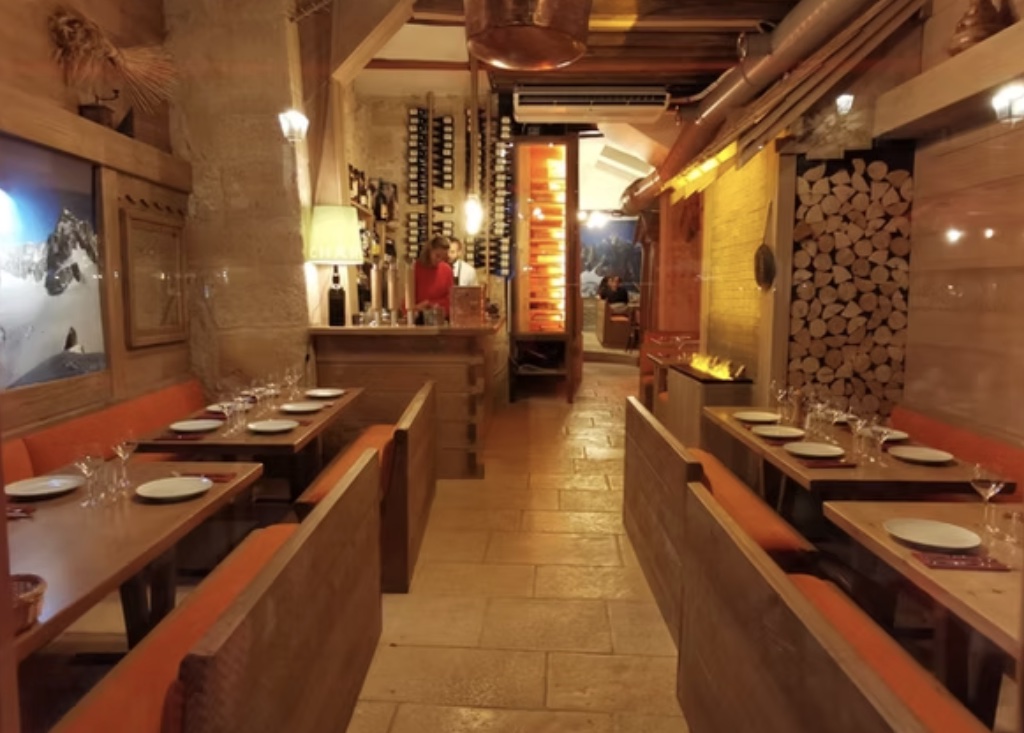 Les Marmottes, fondue and raclette for those who can’t make it to the Alps.