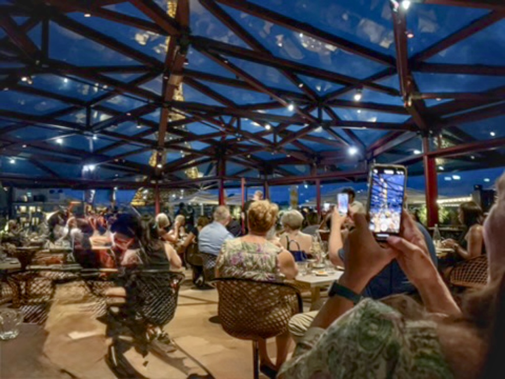 Les Ombres Restaurant